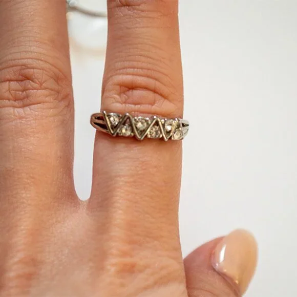 4 Silver-Colored Rings - Picture 3 of 5